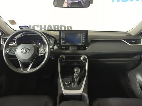Used 2022 Toyota RAV4 XLE Premium image 10