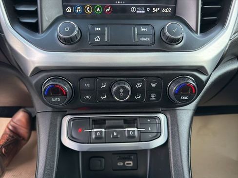 Certified 2021 GMC Acadia SLT w/ Preferred Package image 26