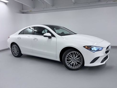Used 2022 Mercedes-Benz CLA 250 4MATIC image 9