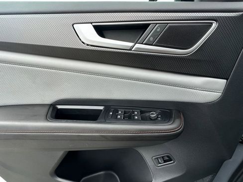 Used 2024 Volkswagen Atlas Peak Edition SEL image 11