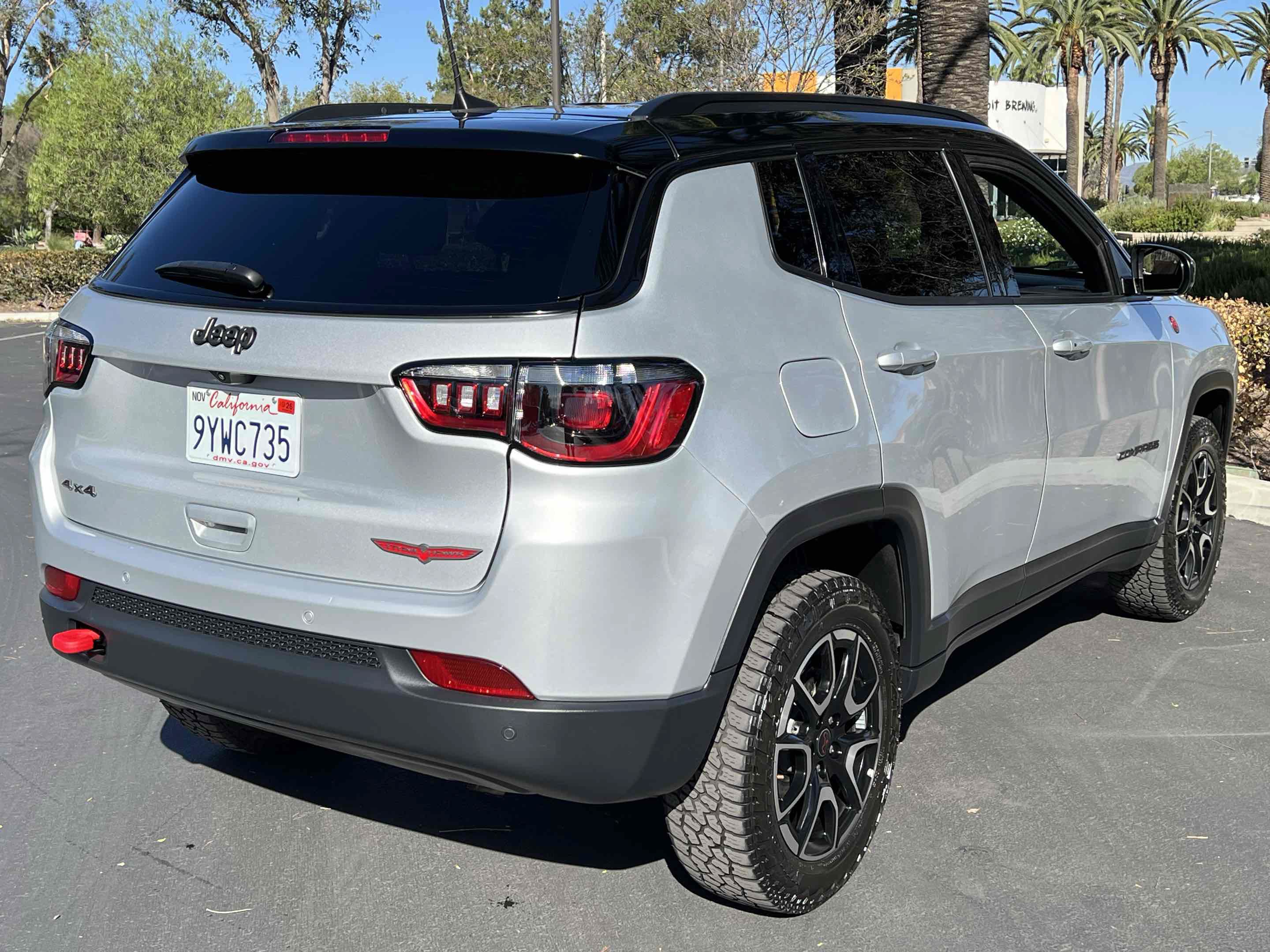 Used 2025 Jeep Compass Trailhawk AWD/4WD image 10