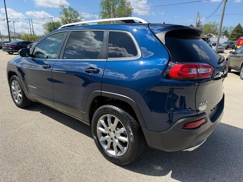 Used 2018 Jeep Cherokee Limited w/ Luxury Group AWD/4WD image 6