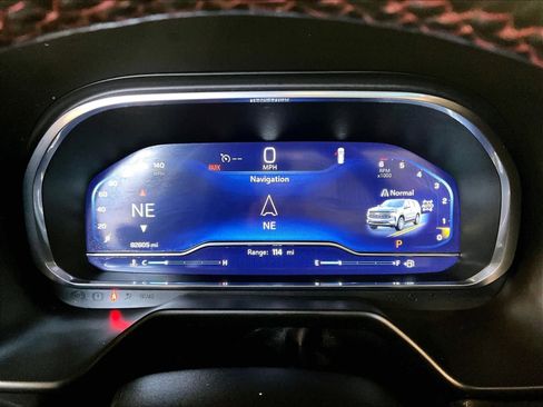 Used 2022 Chevrolet Suburban RST w/ Luxury Package image 26