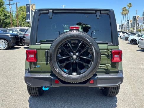 Used 2023 Jeep Wrangler Unlimited Sahara w/ Cold Weather Group AWD/4WD image 5