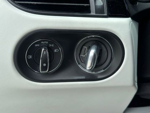 Certified 2023 Porsche Macan S AWD/4WD image 36