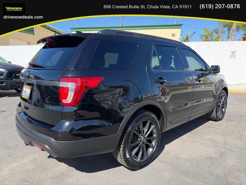 Used 2017 Ford Explorer XLT w/ Equipment Group 202A FWD image 5