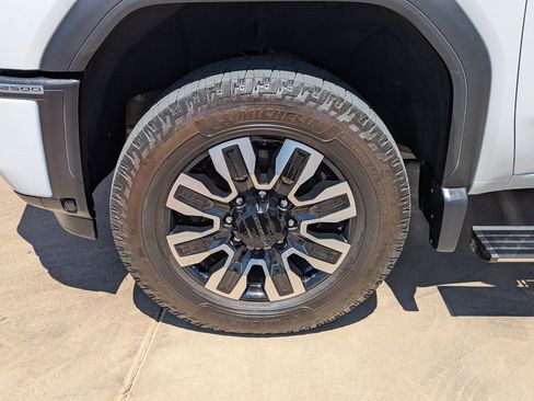 Certified 2024 GMC Sierra 2500 Denali Ultimate w/ Max Trailering Package AWD/4WD image 13