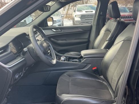 Used 2023 Jeep Grand Cherokee Altitude image 10