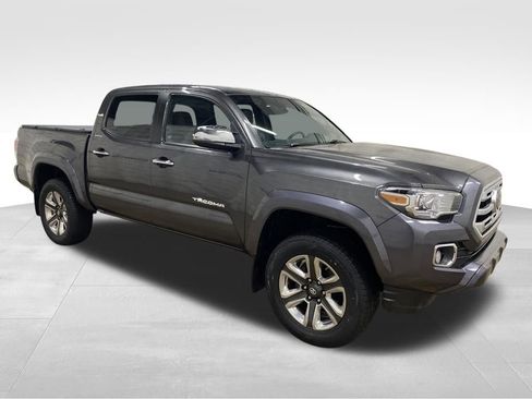 Used 2018 Toyota Tacoma Limited w/ Four Season Floor Mat Package AWD/4WD image 2