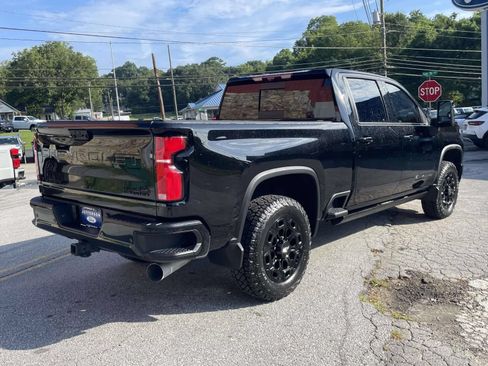 Used 2024 Chevrolet Silverado 2500 High Country w/ High Country Premium Package AWD/4WD image 3