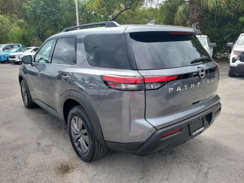 Used 2025 Nissan Pathfinder SV image 5