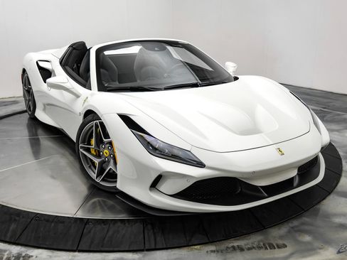 Used 2022 Ferrari F8 Tributo RWD image 33