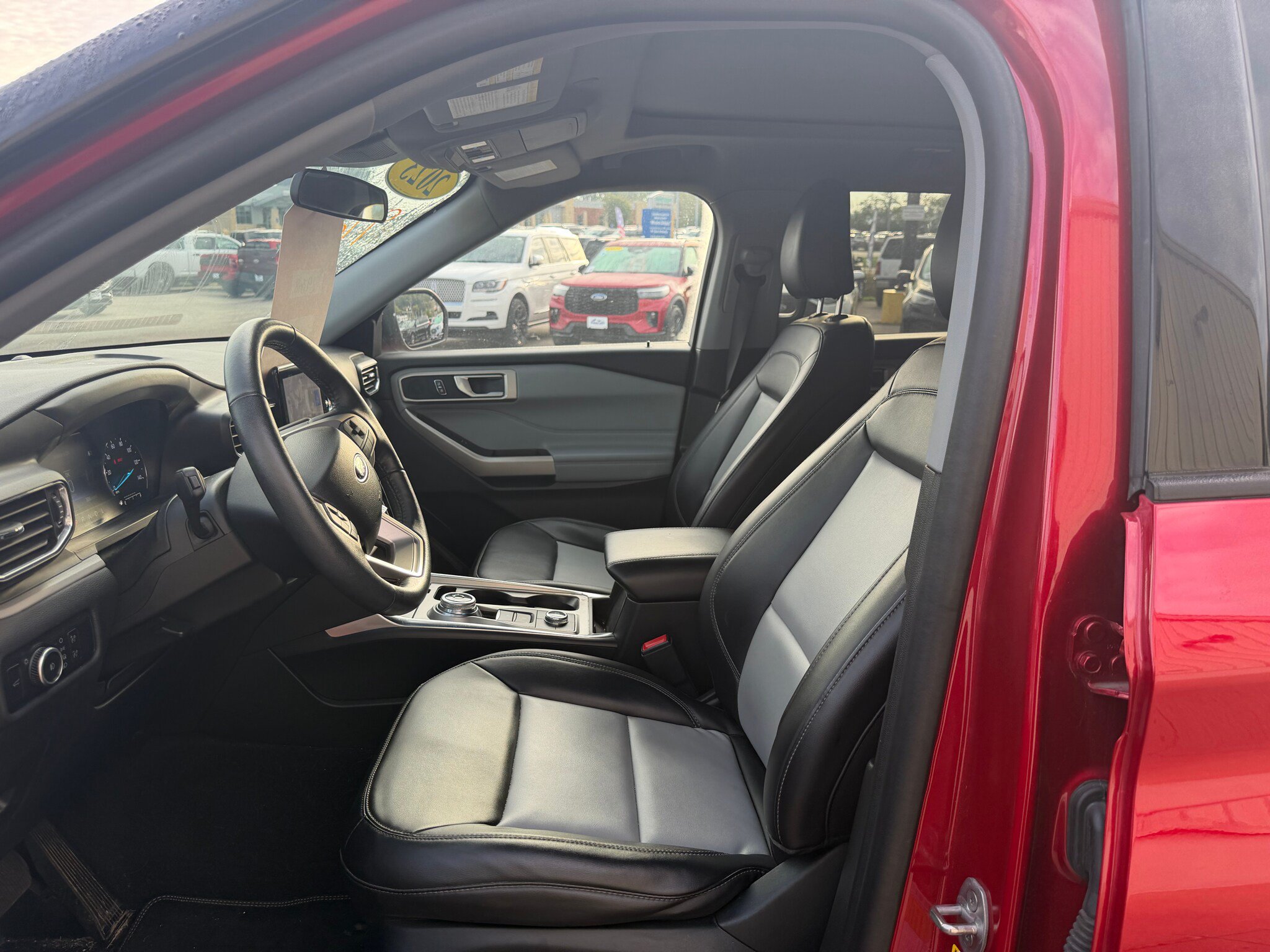 Used 2023 Ford Explorer XLT w/ Equipment Group 202A AWD/4WD image 5