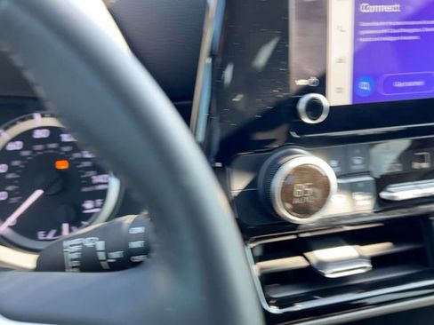 Used 2024 Toyota Highlander LE image 25