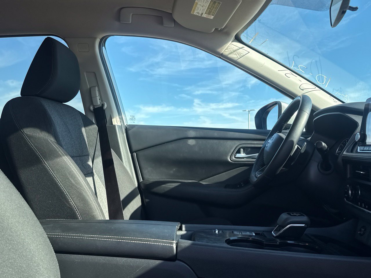 Certified 2025 Nissan Rogue SV FWD image 28