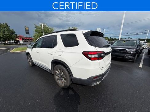 Used 2024 Honda Pilot Touring image 5