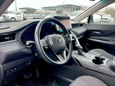 Used 2024 Toyota Venza LE image 10