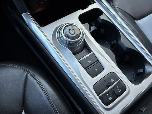 Used 2022 Ford Explorer XLT w/ Equipment Group 202A image 24