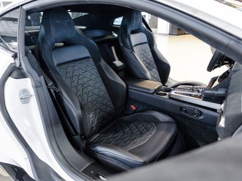 Used 2025 Aston Martin Vanquish RWD image 35