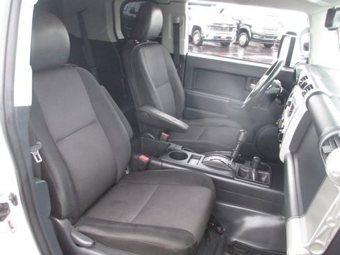 Used 2011 Toyota FJ Cruiser 4WD w/ Convenience Pkg image 19
