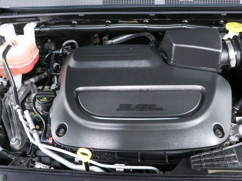 Used 2022 Chrysler Pacifica Touring-L FWD image 31