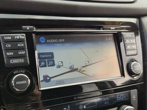 Used 2017 Nissan Rogue SV w/ SV Premium Package image 17