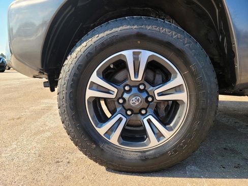 Used 2013 Toyota Tacoma PreRunner w/ SR5 Pkg image 17