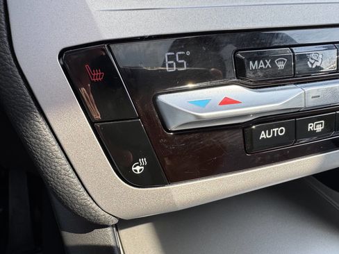 Used 2021 Ford Explorer XLT w/ Equipment Group 202A AWD/4WD image 17