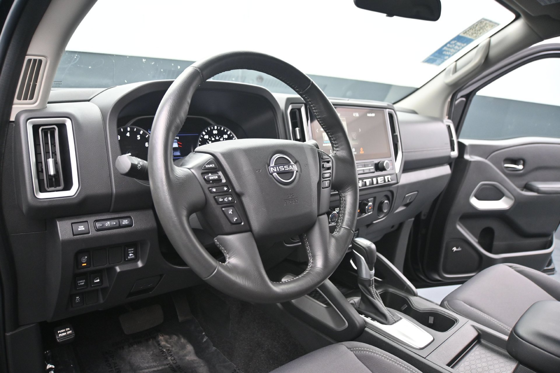 Used 2025 Nissan Frontier SV w/ SV Convenience Package AWD/4WD image 26