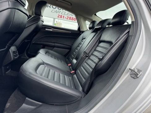 Used 2017 Ford Fusion SE w/ Fusion SE Technology Package FWD image 10