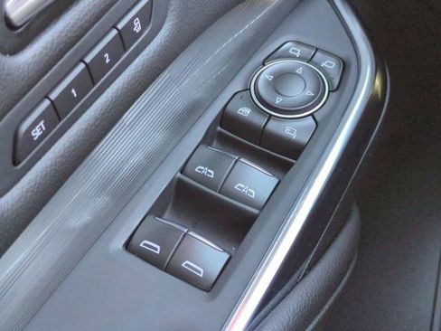 Used 2025 Cadillac XT4 Premium Luxury FWD image 24