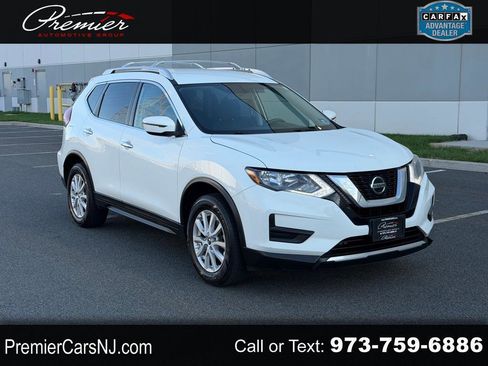 Used 2018 Nissan Rogue SV image 1