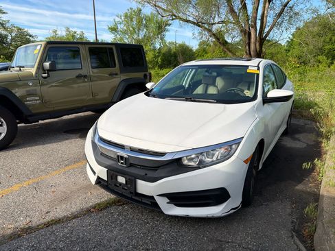 Used 2018 Honda Civic EX image 8