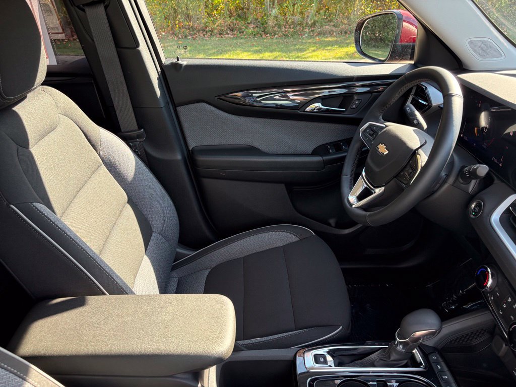 Used 2024 Chevrolet TrailBlazer LT w/ LT Cold Weather Package FWD image 27