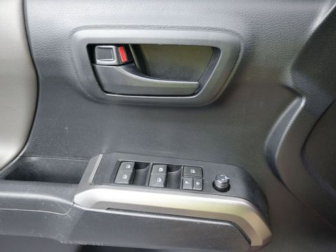 Used 2020 Toyota Tacoma SR5 image 16