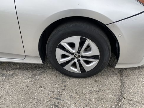 Used 2018 Toyota Prius Four image 21