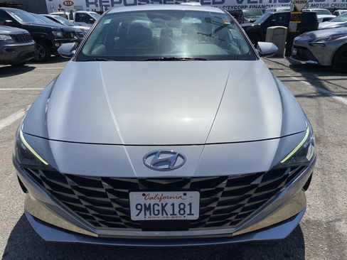 Used 2022 Hyundai Elantra SEL w/ Convenience + Premium Package FWD image 3