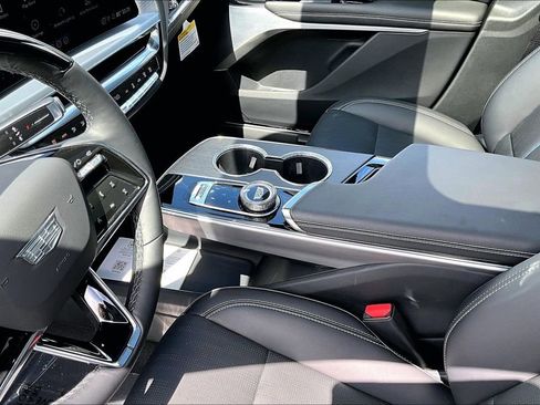 Used 2025 Cadillac Lyriq Luxury w/ LPO, Floor Liner Package AWD/4WD image 18