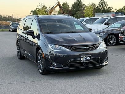 Used 2019 Chrysler Pacifica Limited w/ Advanced Safetytec Group