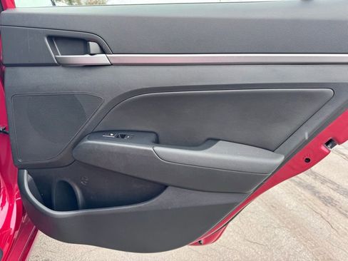 Used 2017 Hyundai Elantra Limited w/ Limited Tech Package 04 image 31