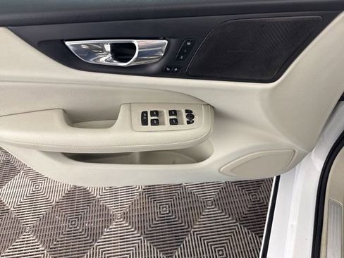 Used 2020 Volvo S60 T5 Momentum FWD image 18