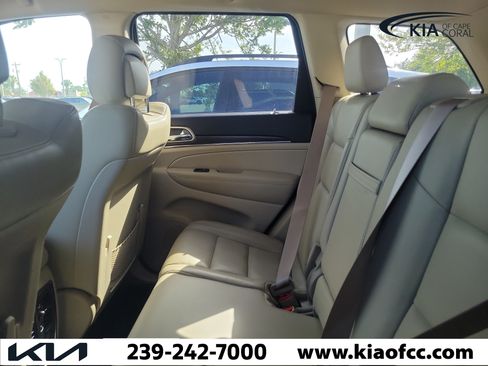 Used 2017 Jeep Grand Cherokee Limited RWD image 8
