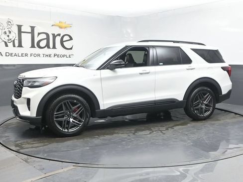 Used 2025 Ford Explorer ST-Line w/ ST-Line Street Pack AWD/4WD image 34