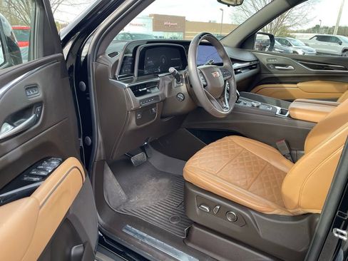 Used 2023 Cadillac Escalade Premium Luxury image 5