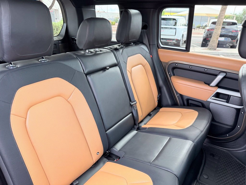 Used 2024 Land Rover Defender 110 X-Dynamic SE AWD/4WD image 8
