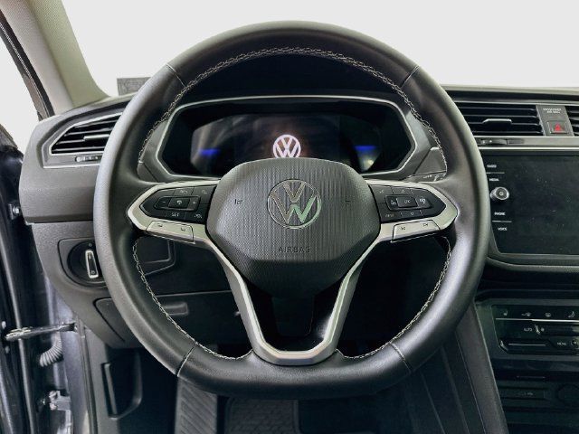 Certified 2024 Volkswagen Tiguan SE AWD/4WD image 11