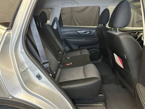 Used 2017 Nissan Rogue SV AWD/4WD image 18