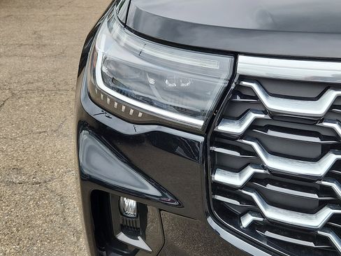 Used 2025 Ford Explorer Platinum w/ LUX Leather Package AWD/4WD image 9