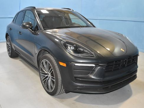 Certified 2025 Porsche Macan image 24