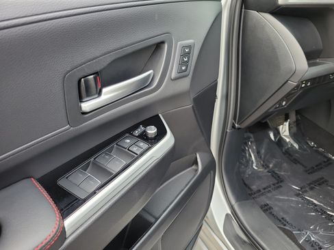 Used 2025 Toyota Sienna XSE w/ XSE Premium Package FWD image 18